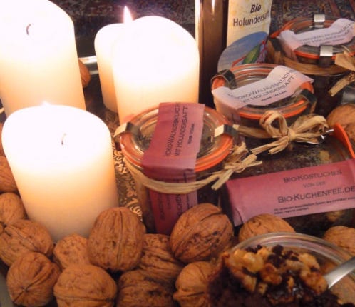 Walnuss-Holunder-Schokokuchen im Glas von der Biokuchenfee, vegan