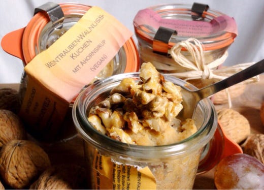 Weintrauben-Walnusskuchen im Glas