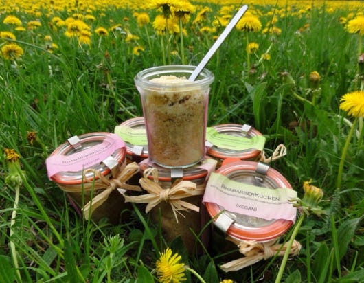 Rhabarberkuchen im Glas - Bio, vegan, saisonal, regional